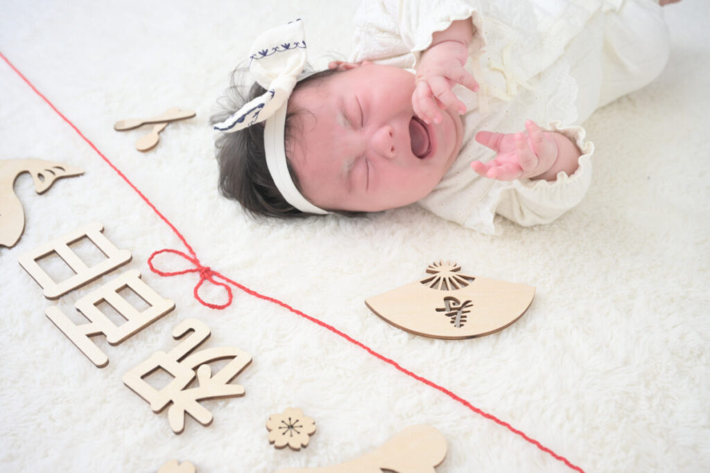 赤ちゃんが泣いている写真