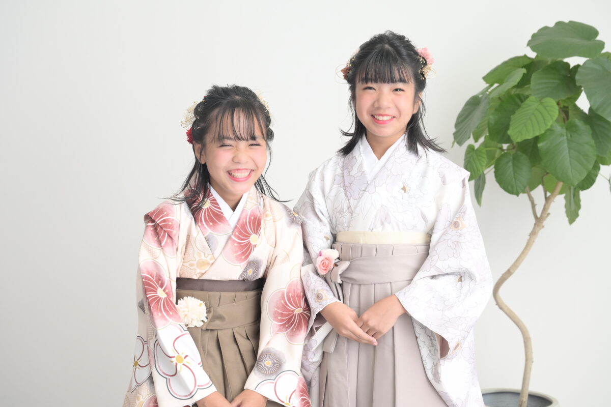 友達と一緒に笑っている写真