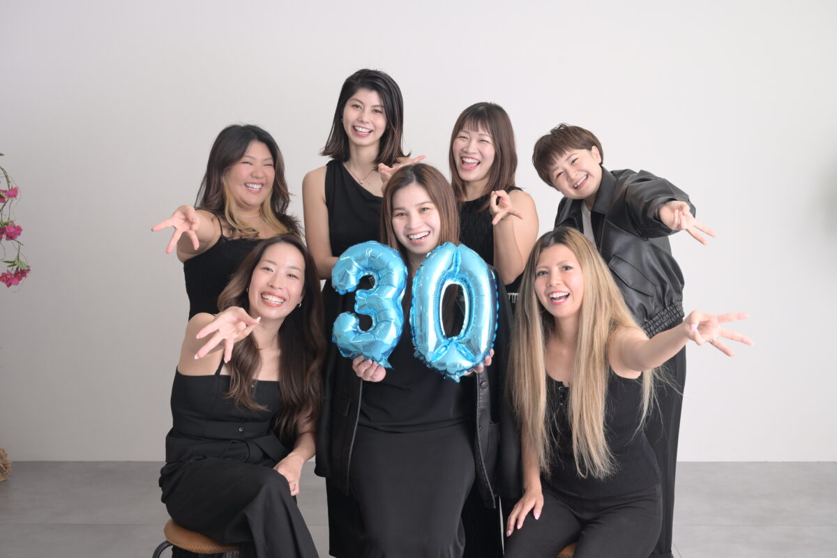 30歳(三十路記念)で友達と一緒に集合写真