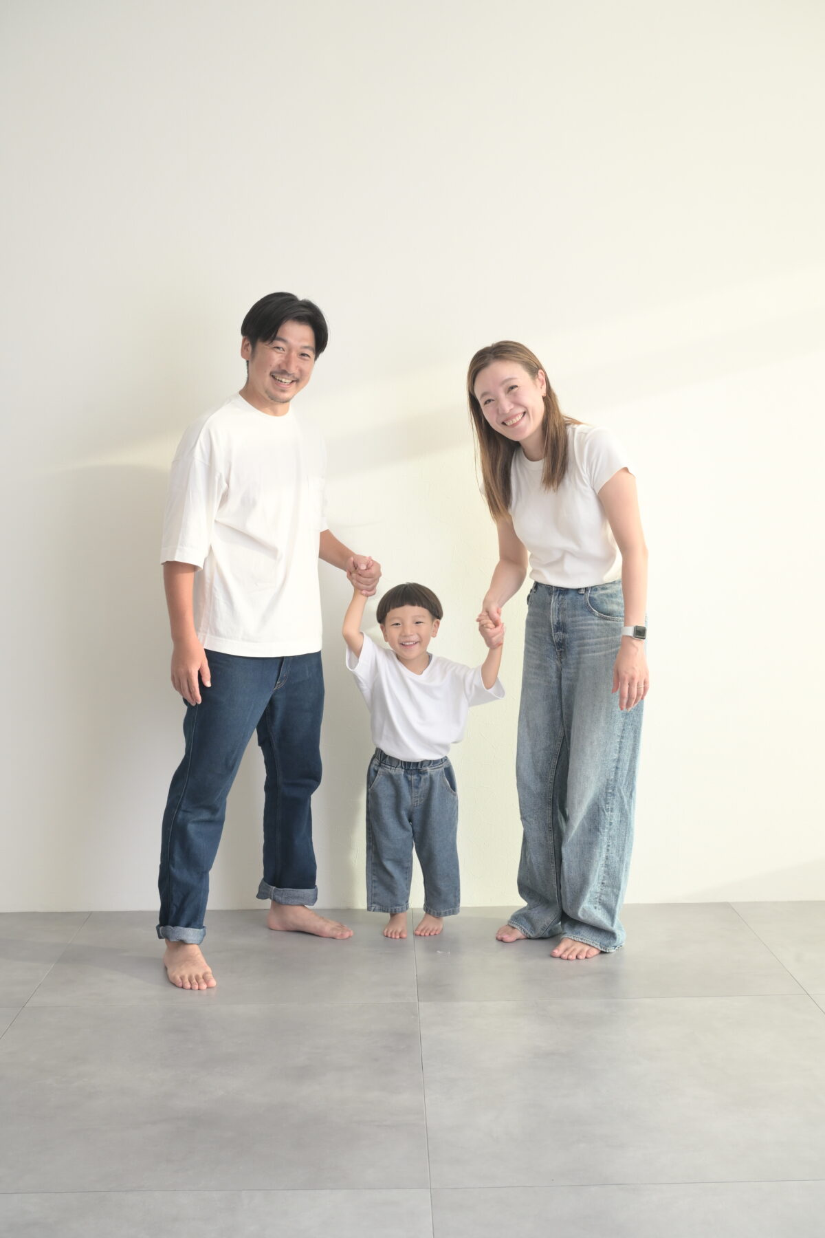 七五三記念(3歳)で家族と一緒に私服の写真