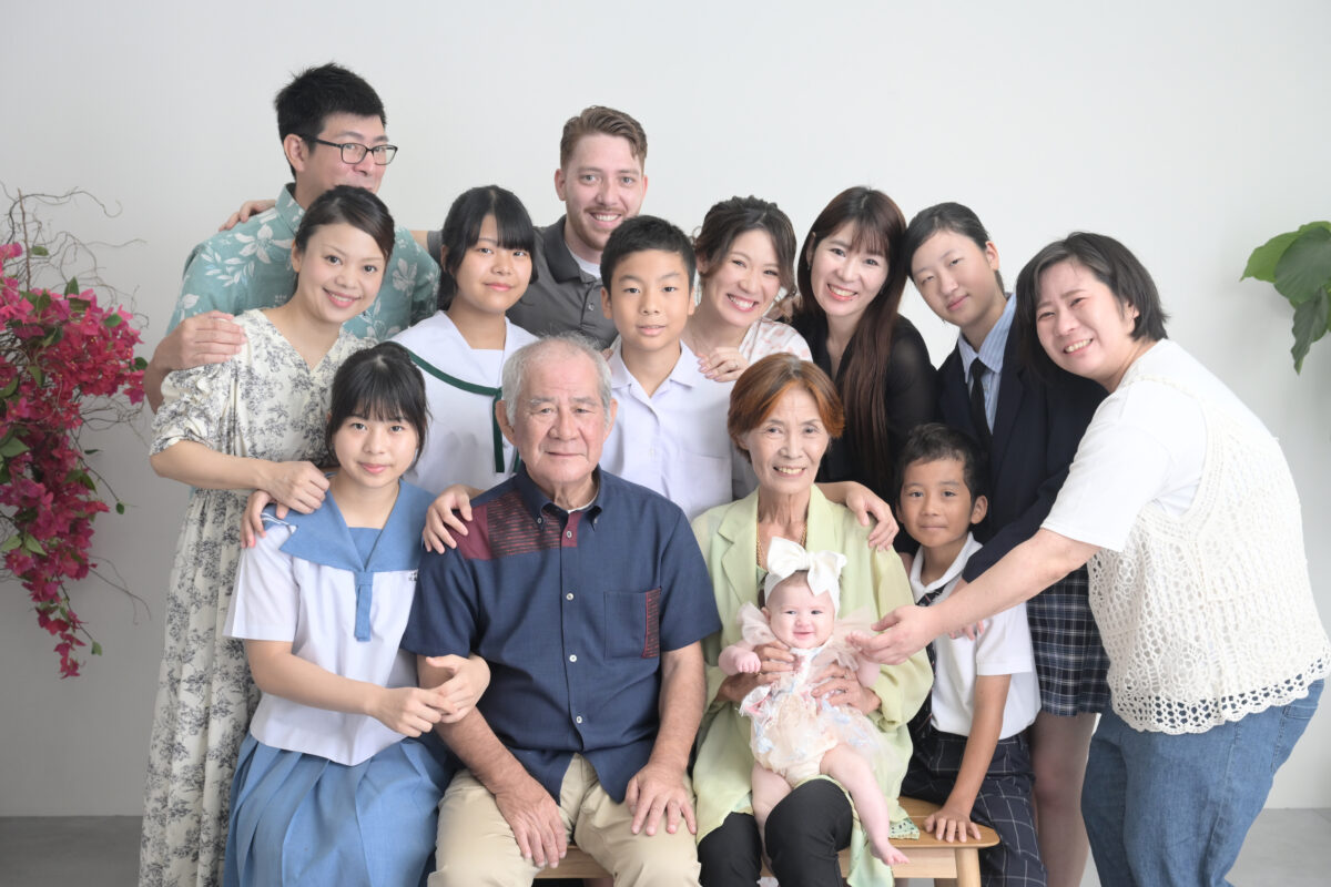 百日記念で親族皆んなでの集合写真