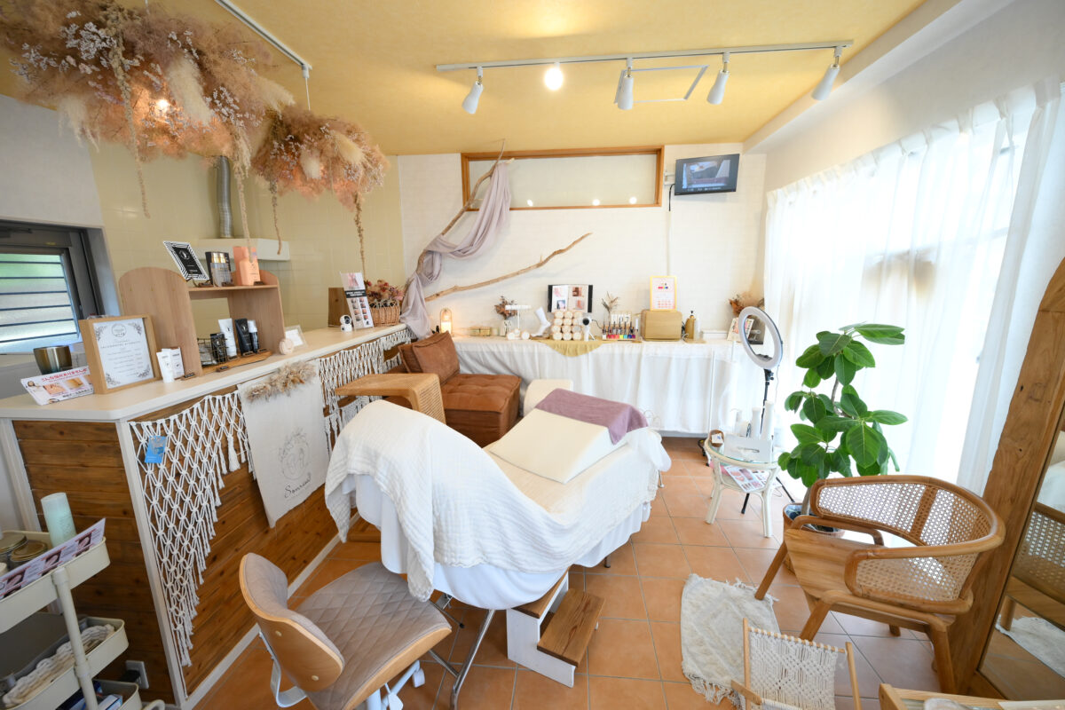 沖縄・北谷にあるフットケアサロンの店内写真