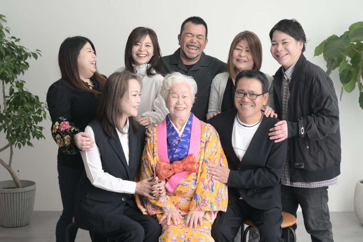85歳のお祝いで家族の集合写真