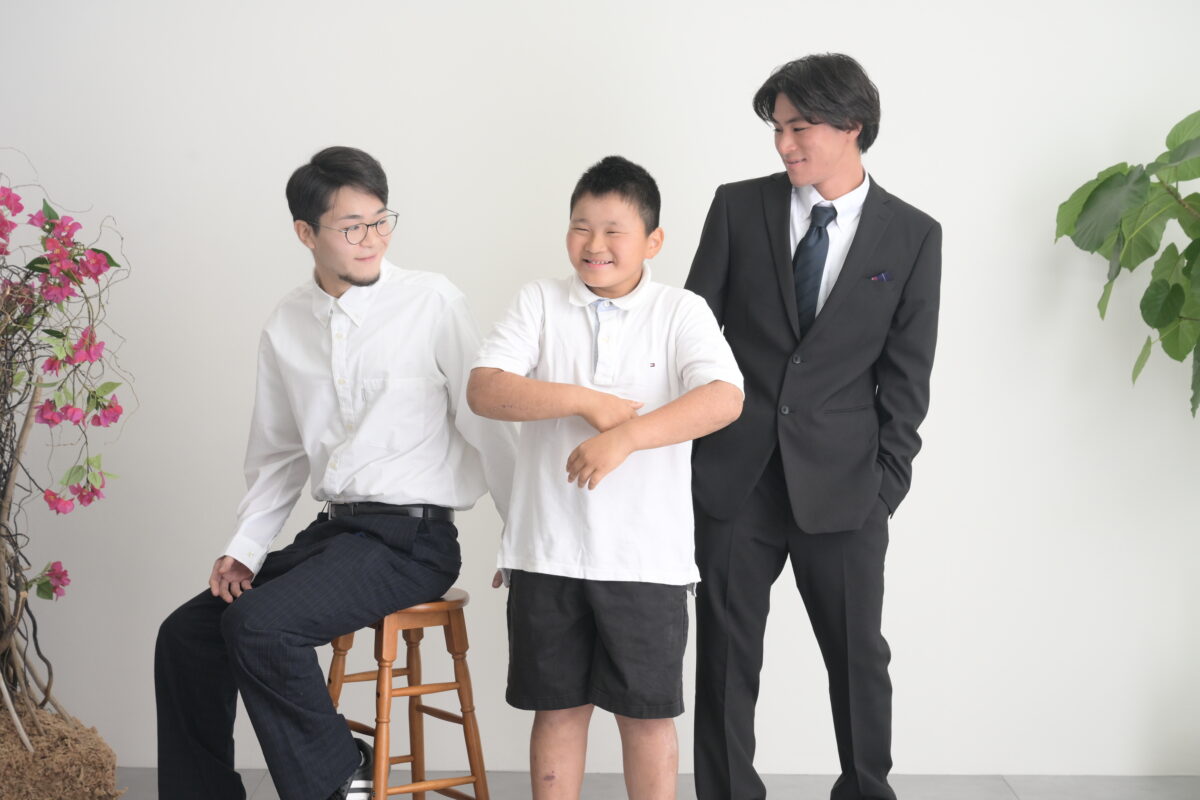 はたちの集い（成人式）で記念に兄弟写真