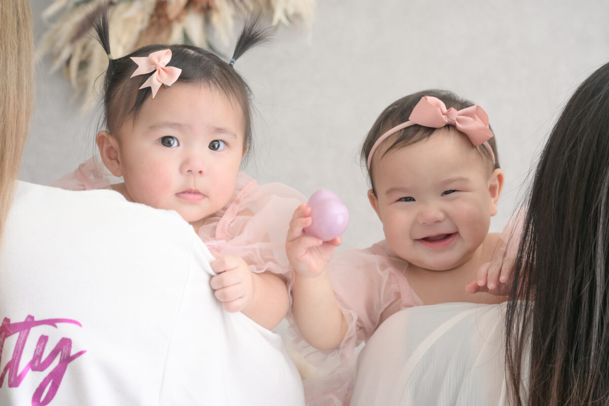 赤ちゃん（いとこ同士）の写真