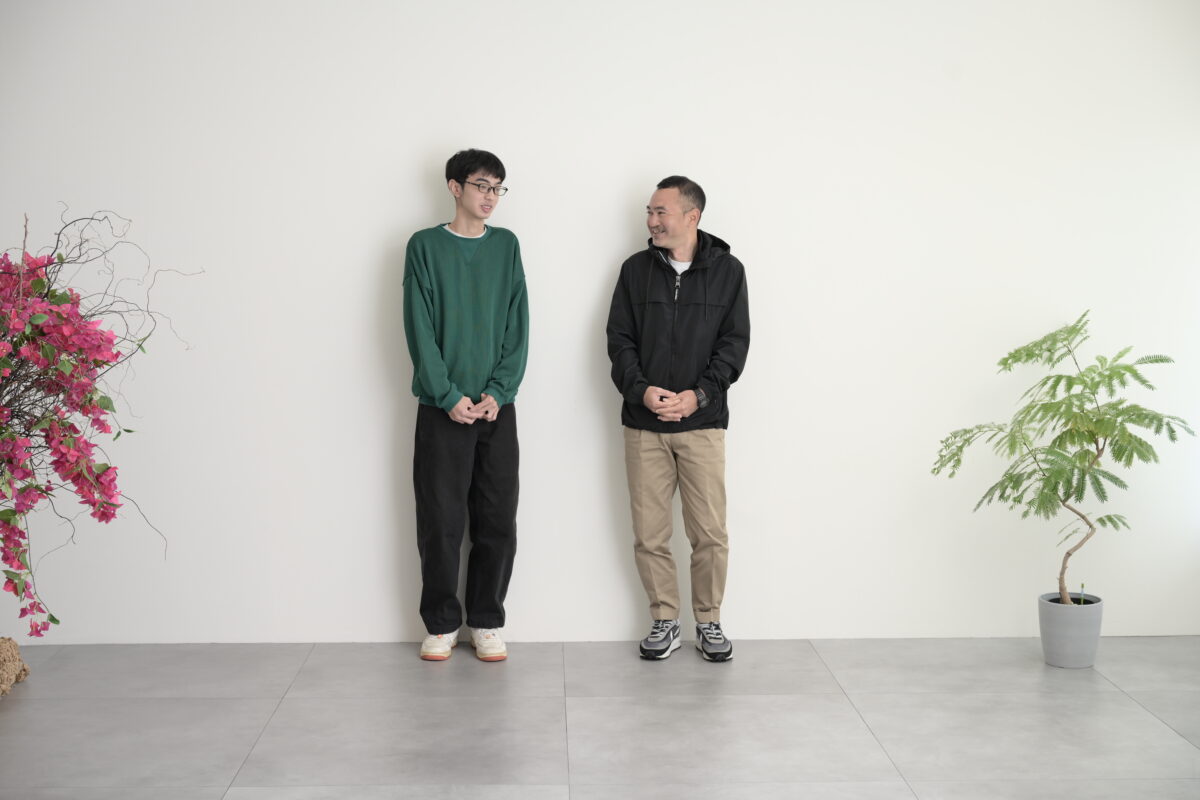 入学記念を私服で撮影