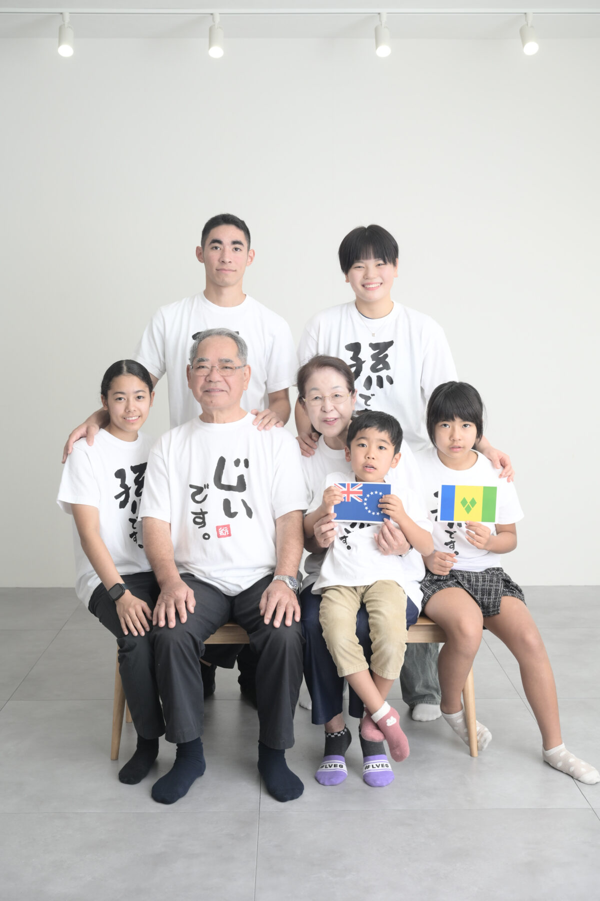 祖父母とお孫さんの写真