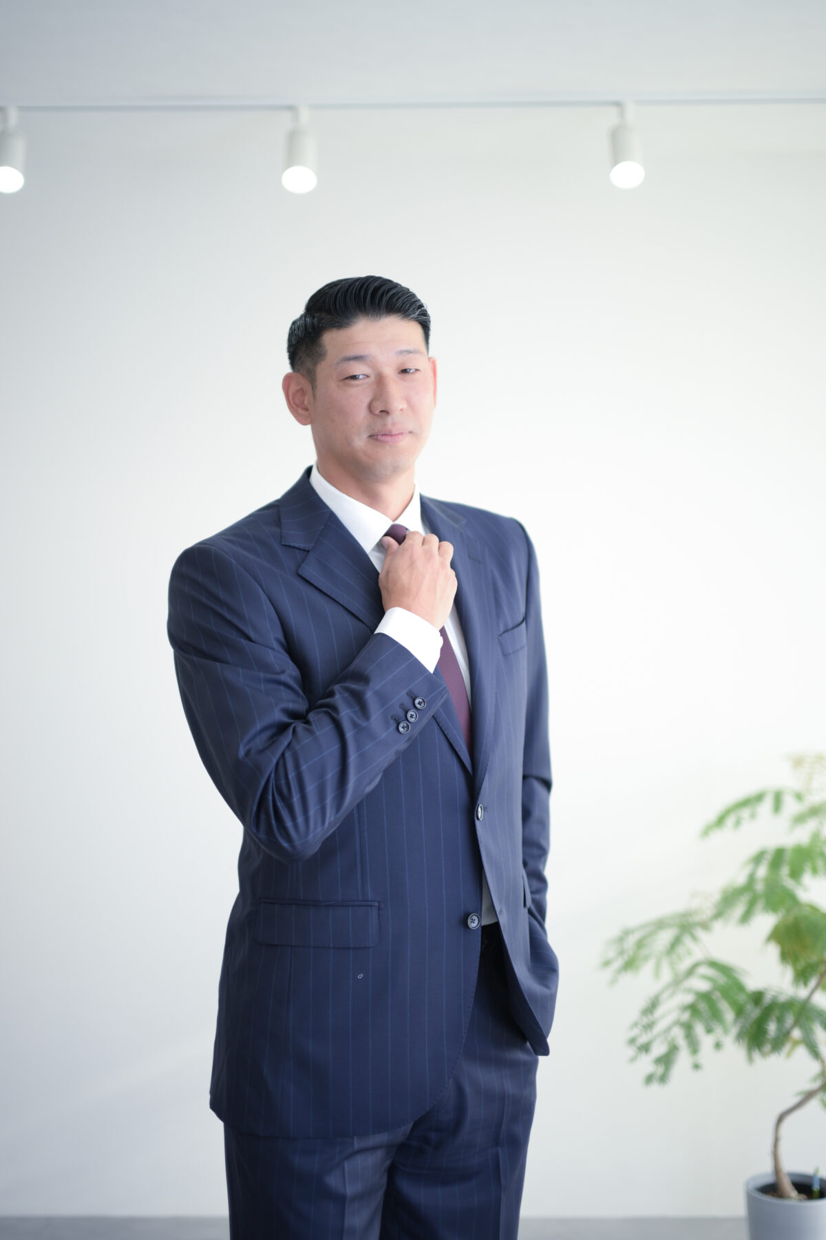 オーダースーツの男性モデルの写真