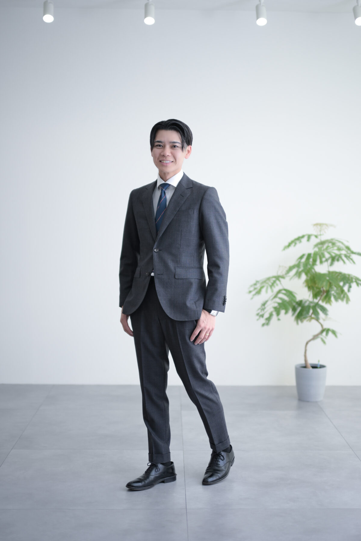 オーダースーツの男性モデルの写真