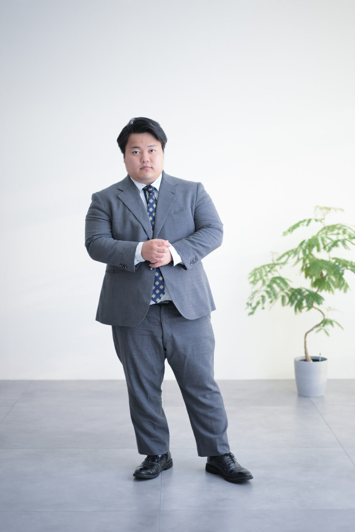 オーダースーツの男性モデルの写真