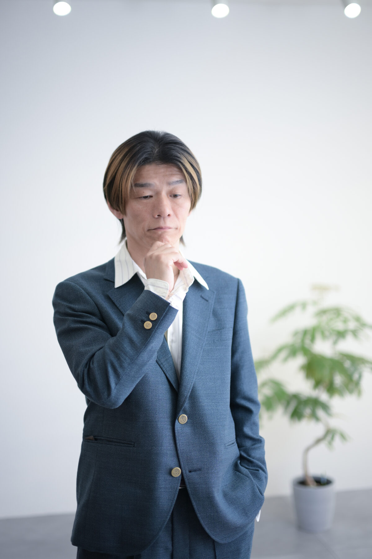 オーダースーツの男性モデルの写真