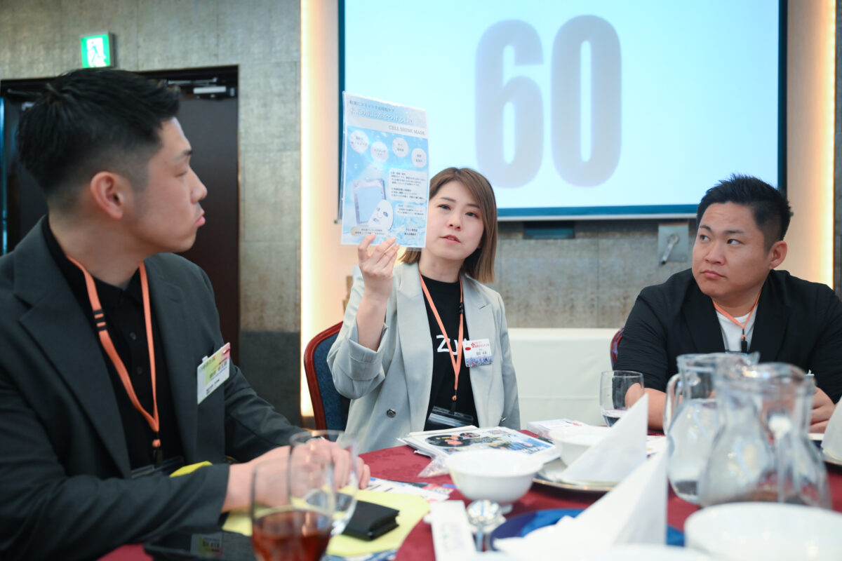 異業種交流会のスナップ写真