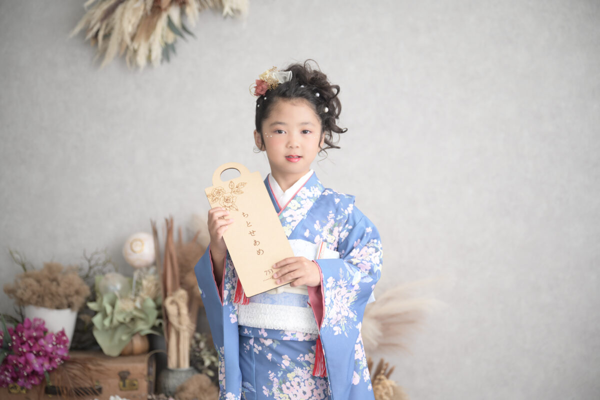 【七五三】7歳の記念！風船で見せてくれたかわいい表情と、大切な愛犬も一緒に残せた家族写真♡ - No Image